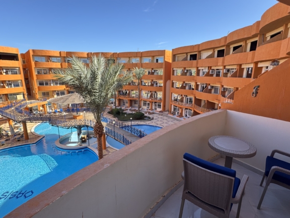 2 Bed Apartment in Oasis Resort